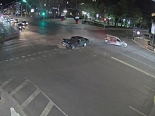 Водитель легковушки попал в больницу после ДТП в центре Волгограда