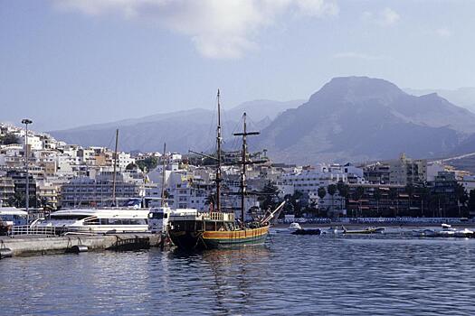 Врачи на курорте Европы отказались помогать туристке из-за ее национальности