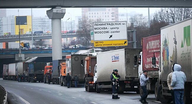 Экологи предложили пускать грузовики в Москву только по платным разрешениям