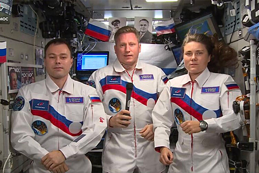 Космонавты поздравили россиян с Днем народного единства с борта МКС