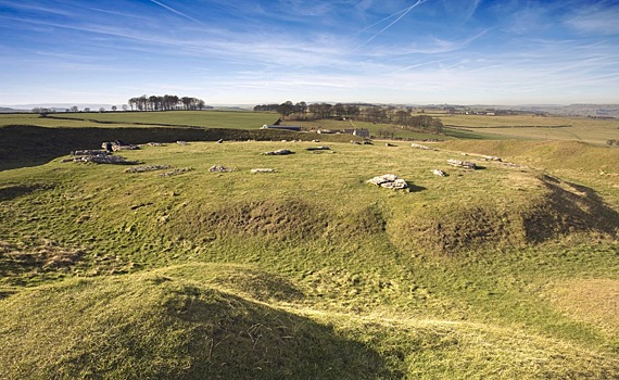 Гранатовые подвески возрастом 1400 лет нашли в Великобритании