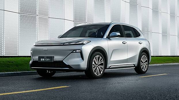 В России начали принимать заказы на гибридный кроссовер Geely