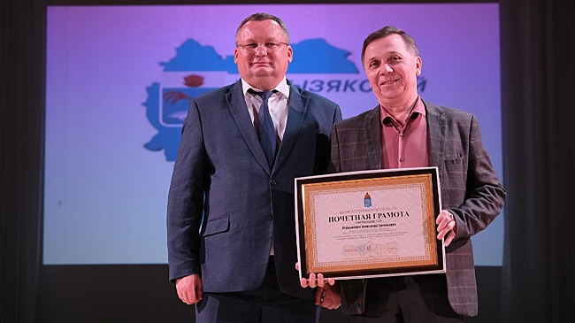 Председатель Думы Астраханской области Игорь Мартынов поздравил жителей Камызякского района с вековым юбилеем