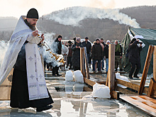 От Донбасса до Дальнего Востока: как россияне отмечают Крещение Господне