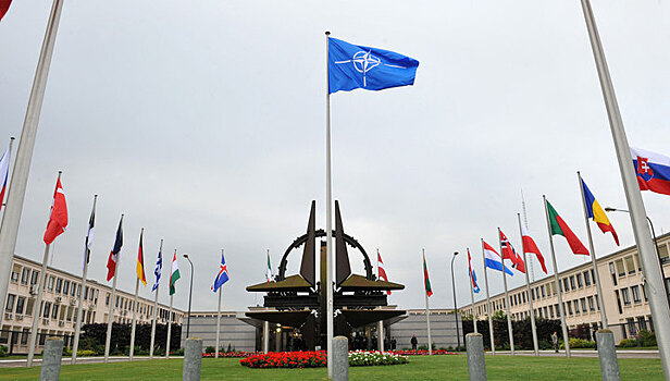 НАТО похвалило Киев за оборонную реформу и высокие зарплаты ВСУ