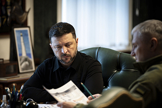 Зеленскому начали угрожать военным переворотом из-за коррупционного дела