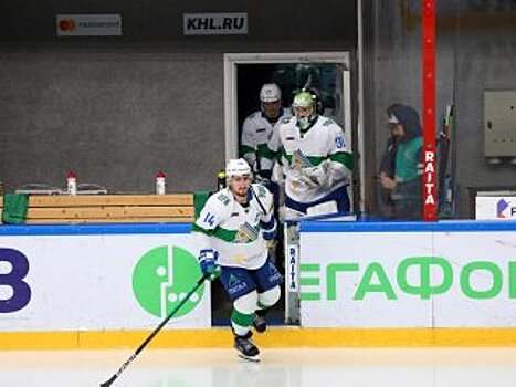 Евгений Лисовец – о победе над «Нефтехимиком», своем голе и игре молодых хоккеистов