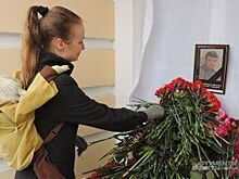 Ярославцы собирают средства на восстановление мемориальной таблички Немцову