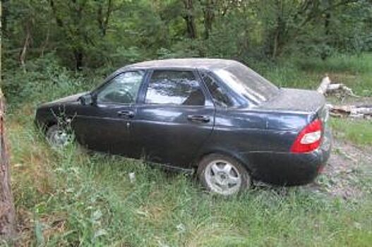 На Ставрополье нашли тело мужчины в собственном автомобиле в лесу