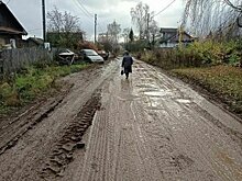 Недавно отремонтированный проезд через слободу Курочкины разбили самосвалы