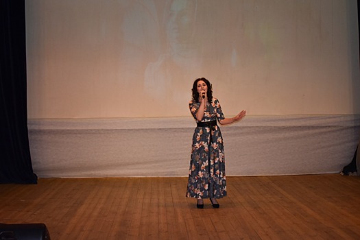 Солистка ансамбля Дома культуры «Юбилейный» поселения Роговское выступила на вечере русского романса