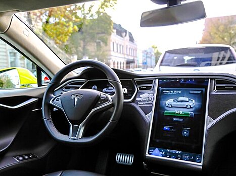 Tesla отзовет 1,1 млн электромобилей из-за проблем с автоматическими окнами