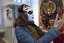В Саратов привезли маски Венеции ручной работы