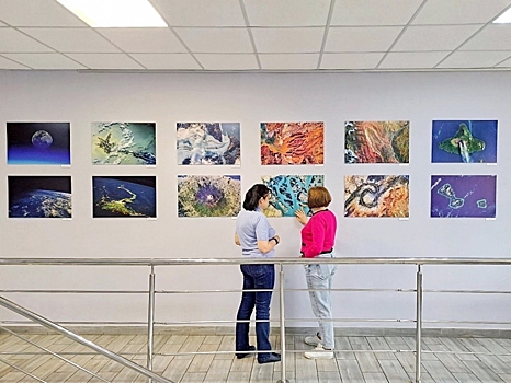 Вид сверху. В библиотеке № 214 имени Ю.А. Гагарина открылась выставка «Удивительная земля»