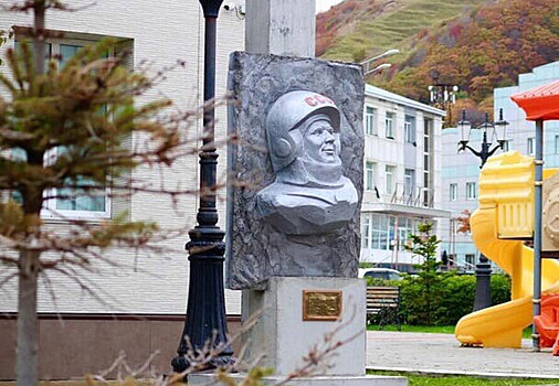 В российском городе восстановили памятник Гагарину, найденный в мусоре