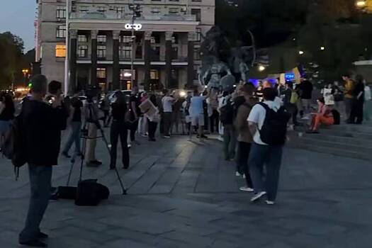 На Майдане Независимости начался митинг