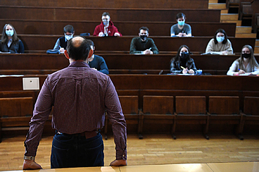 Госдуме посоветовали заняться регулированием педагогов вузов вместо «инфоцыган»