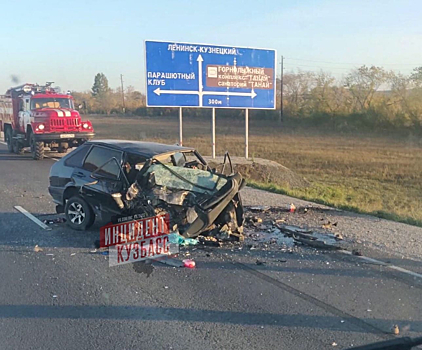Два человека погибли в лобовом ДТП на кузбасской трассе