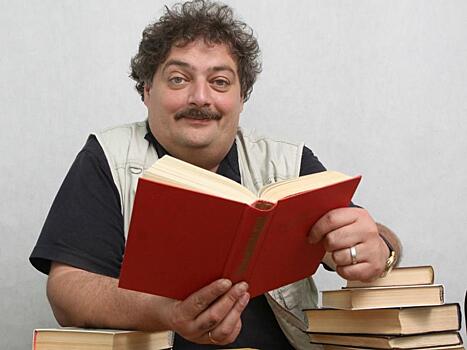 Книжная полка с Дмитрием Быковым: книга, автор, герой апреля