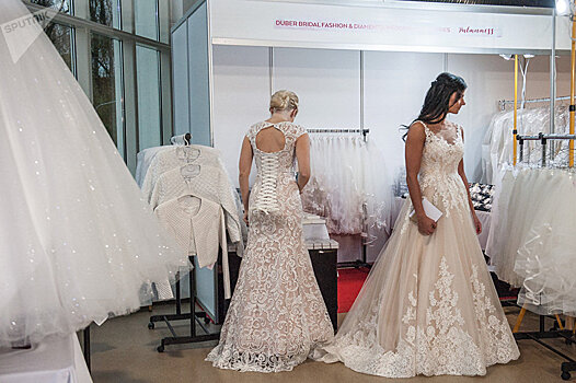 Полно, миленький, сердиться, полно губы надувать