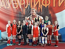 Команда девушек из «Школы Перспектива» выиграла первенство Москвы по пауэрлифтингу