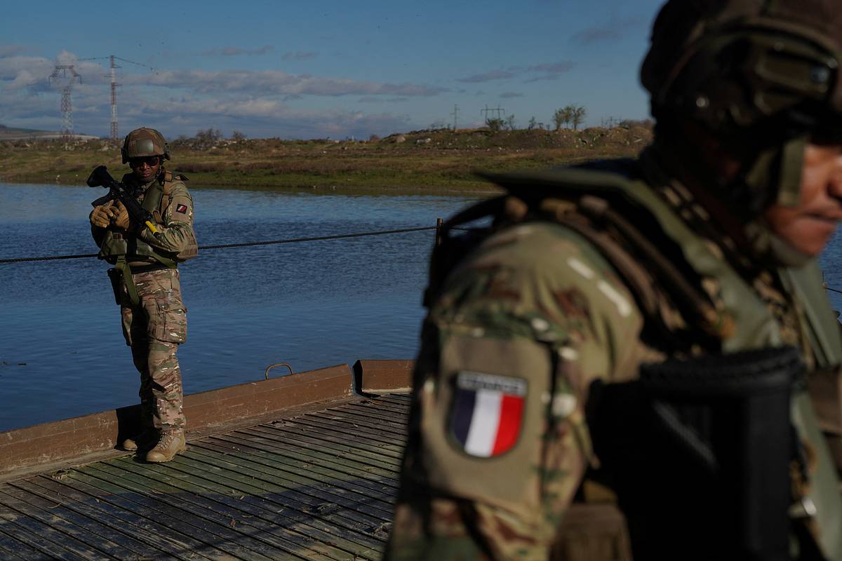 Во Франции признали присутствие военных на Украине