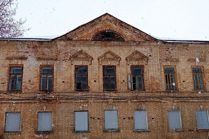 В Казани стартовали противоаварийные работы в историческом Доме общества «Мазут»