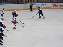 В хоккейном матче на КЭФ сыграли внук губернатора и сын мэра