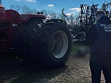 В Волгоградской области мужчину на ферме задавил трактор