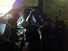 В Саратове после массового ДТП у «Привоза» пострадавшего деблокировали спасатели