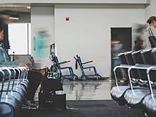 Соседка раскрыла подробности о бросившей новорожденного в туалете аэропорта россиянке