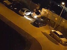 Солярис решил проехать сквозь забор, но упал с лестницы