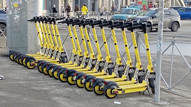 Электросамокаты загоняют в глубинку: Минтранс РФ советует развивать, а не запрещать СИМ в регионах