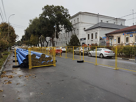 В Таганроге ведутся ремонтные работы водопровода на ул. Петровской
