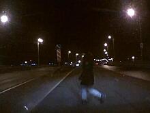 Пешеход из ниоткуда: прогуливавшаяся по шоссе череповчанка угодила под колеса машины