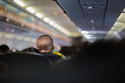 Стало известно, как выбрать место в самолете вдали от детей