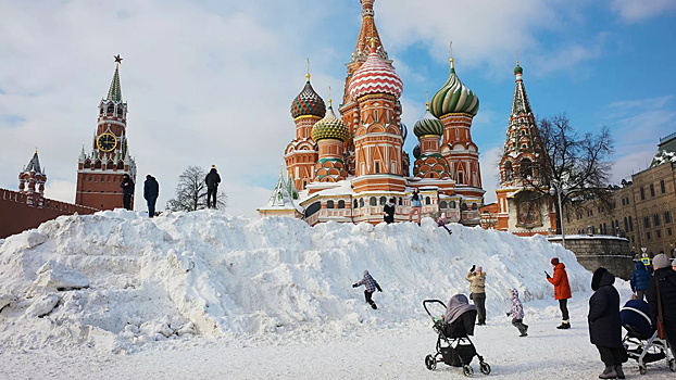 Москвичам пообещали метель и потепление