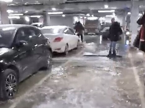 Жильцы ЖК в Лефортове рассказали о подробностях наводнения на парковке