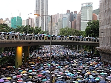 СМИ: в Индонезии тысячи рабочих вышли на протест против роста цен на топливо