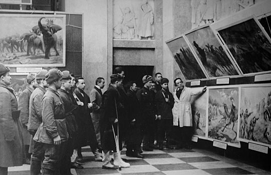 Командир-экскурсовод и передвижные выставки. Как жили музеи в годы войны