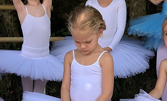 «Это не повод подрезать ребенку крылья»: бабушка 4-летней Алисы Юнусовой защитила ее от критики за плохой балет