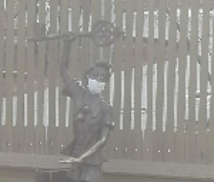 В Самаре на скульптуры надели защитные маски