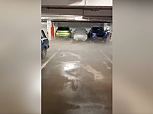 Место гибели мужчины при прорыве трубы с горячей водой в Москве сняли на видео