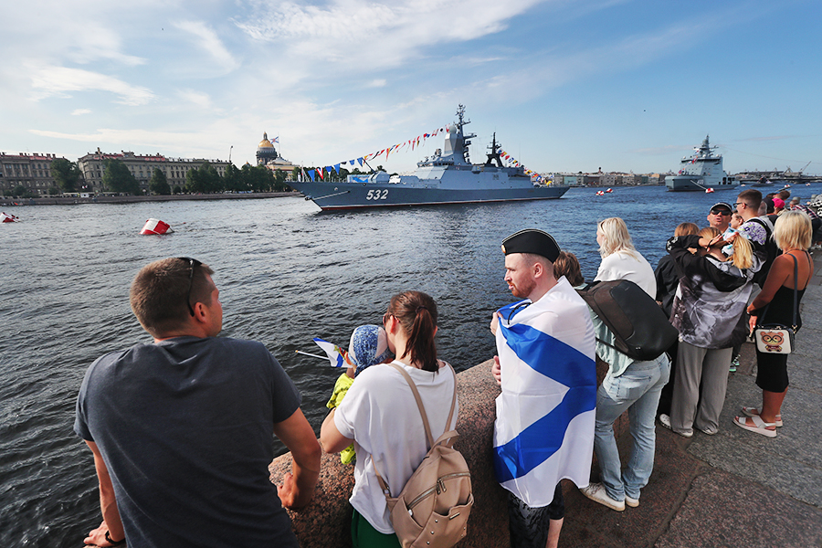 Главный военно-морской парад в Петербурге могут отменить