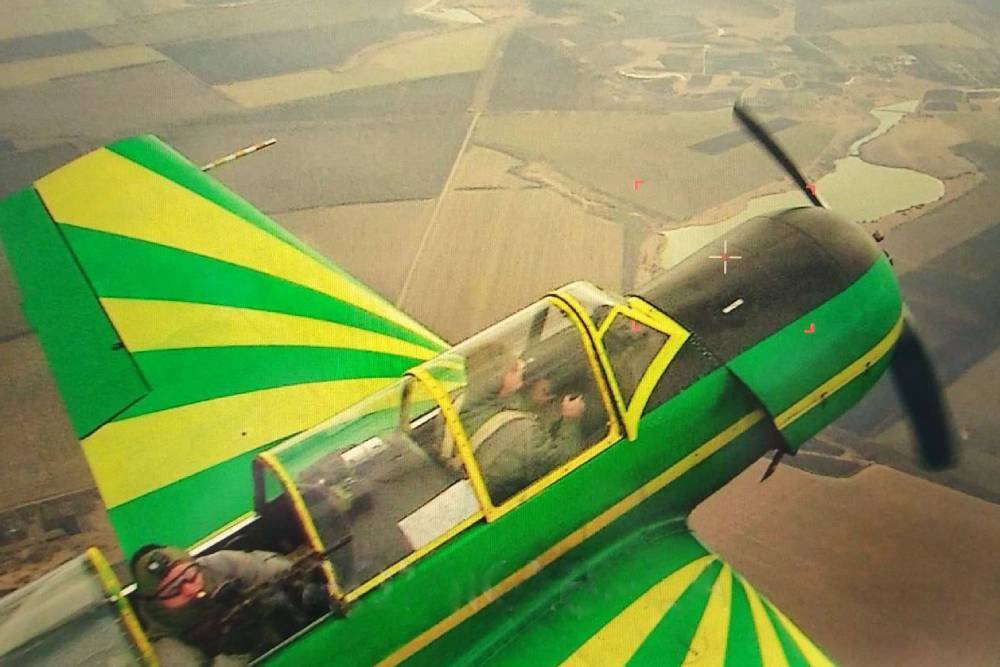 Российский дрон снял крупным планом экипаж охотившегося за ним Як-52 ВСУ