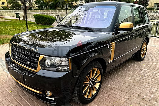На продажу выставили «золотой» Range Rover Vogue без пробега
