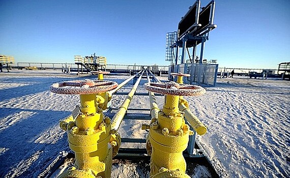 Россия в августе сократила добычу нефти на 344,9 тыс. баррелей в сутки к уровню октября