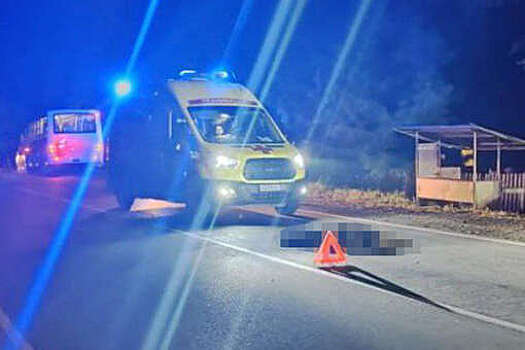 Автобус переехал человека на дороге, которого уже сбили