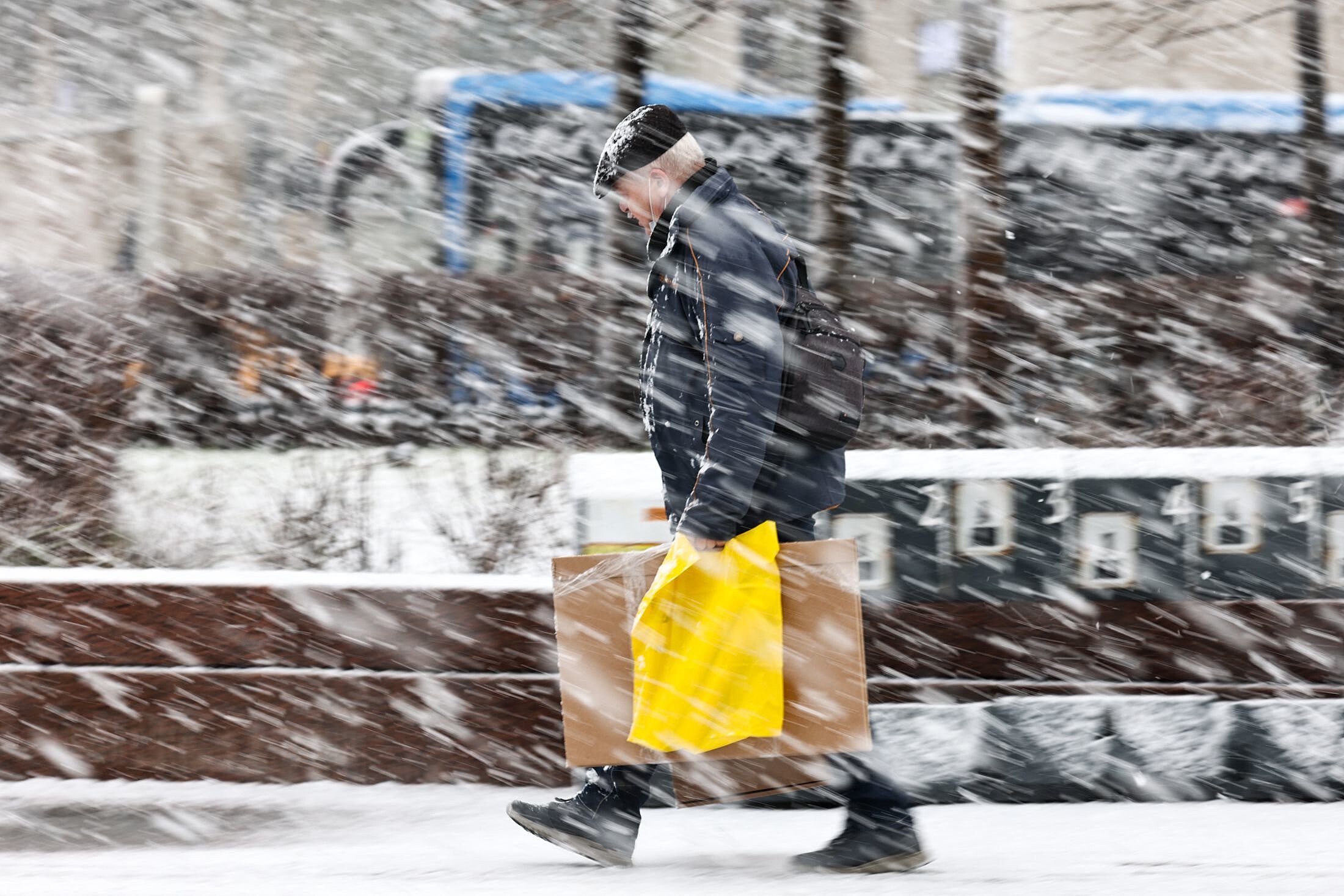 Изменения с декабря 2014. Сильный ветер со снегом. Снег в Москве. Сильный ветер снегопад. Мокрый снег в Москве.