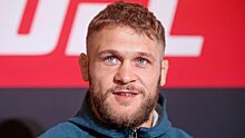 Физиев досрочно уступил Гамроту в главном бою на турнире UFC